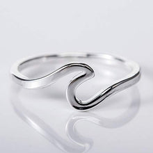 Carica l'immagine nel visualizzatore di Gallery, Anello da donna, a forma di onda, artigianale, in acciaio inox, regalo silver - Ilgrandebazar