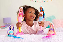 Carica l'immagine nel visualizzatore di Gallery, Barbie - Dreamtopia Sirena Bambola capelli rosa con coda rosa e giallo sfumati e coroncina, Giocattolo per Bambini 3+ Anni, HGR11