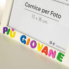 Carica l'immagine nel visualizzatore di Gallery, Cornici per foto in legno 13x18cm con scritto A 60 Anni si è più Giovane, da...
