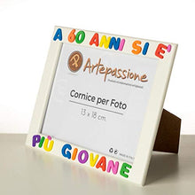 Carica l'immagine nel visualizzatore di Gallery, Cornici per foto in legno 13x18cm con scritto A 60 Anni si è più Giovane, da...