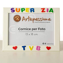 Carica l'immagine nel visualizzatore di Gallery, Cornici per foto in legno con la scritta Super Zia TVB e decorata con... - Ilgrandebazar