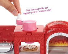 Carica l'immagine nel visualizzatore di Gallery, Barbie la Pizzeria con Bambola, Tavolo per Le Pizze, Forno e Pasta da... - Ilgrandebazar