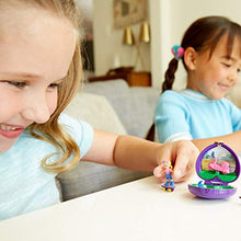 Carica l'immagine nel visualizzatore di Gallery, Polly Pocket-FRY30 Mini Cofanetto Picnic con Una Bambola, Giocattolo per... - Ilgrandebazar