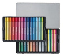 Carica l'immagine nel visualizzatore di Gallery, Pennarello Premium - STABILO Pen 68 - Scatola in Metallo da 50 - Colori... - Ilgrandebazar