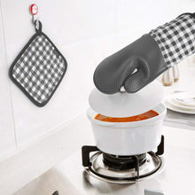 Carica l'immagine nel visualizzatore di Gallery, Esonmus Guanti per forno al silicone resistenti calore di Plaid Grigio - Ilgrandebazar