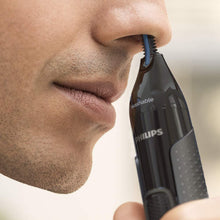Carica l'immagine nel visualizzatore di Gallery, Philips Naso Hair Trimmer, Serie 3000 Naso, Orecchio e Sopracciglio Trimmer Impermeabile con Sistema di Protezione Protezione Funzionamento a Batteria, Senza Trazione Garantita - NT3650/16