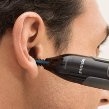 Carica l'immagine nel visualizzatore di Gallery, Philips Naso Hair Trimmer, Serie 3000 Naso, Orecchio e Sopracciglio Trimmer Impermeabile con Sistema di Protezione Protezione Funzionamento a Batteria, Senza Trazione Garantita - NT3650/16