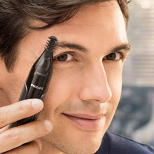 Carica l'immagine nel visualizzatore di Gallery, Philips Naso Hair Trimmer, Serie 3000 Naso, Orecchio e Sopracciglio Trimmer Impermeabile con Sistema di Protezione Protezione Funzionamento a Batteria, Senza Trazione Garantita - NT3650/16