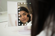 Carica l'immagine nel visualizzatore di Gallery, *Nuovo* Specchio per Trucco Ingranditore - illuminato a LED con Bianco - Ilgrandebazar