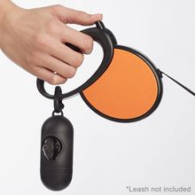 Carica l'immagine nel visualizzatore di Gallery, AmazonBasics - Sacchetti per bisogni dei cani, con dispenser e clip 300, Nero - Ilgrandebazar