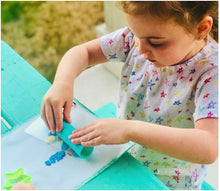 Carica l'immagine nel visualizzatore di Gallery, Crayola Glitter Dots - Sparkle Station Super Set, per Creare Scintillanti Decorazioni con il Glitter Modellabile, 04-1085
