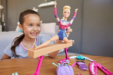 Carica l'immagine nel visualizzatore di Gallery, Barbie- Playset Ginnasta Bambola Snodabile con Bilanciere e Accessori Giocattolo per Bambini 3+ Anni, GJM72