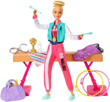 Carica l'immagine nel visualizzatore di Gallery, Barbie- Playset Ginnasta Bambola Snodabile con Bilanciere e Accessori Giocattolo per Bambini 3+ Anni, GJM72