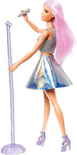 Carica l'immagine nel visualizzatore di Gallery, Barbie Carriere Pop Star con Microfono, Bambola Capelli Rosa e Abiti Argento, Giocattolo per bambini 3+ Anni, FXN98