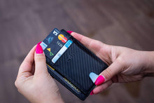 Carica l'immagine nel visualizzatore di Gallery, Portafoglio Cash4next Slim Porta Carte Di Credito Uomo E 110x80x5, Carbonio - Ilgrandebazar