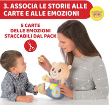 Carica l'immagine nel visualizzatore di Gallery, Chicco Teddy Orso delle Emozioni, Peluche Evolutivo Interattivo Bilingue Italiano/Inglese, Gioco Educativo con Emozioni, Numeri e Lettere, Pupazzo con Luci e Canzoni - Giochi Bambini 6 Mesi - 5 Anni