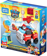 Carica l'immagine nel visualizzatore di Gallery, Mega Bloks - PAW Patrol Camion dei Pompieri di Marshall con Lanciatore, Luci, Scaletta Mobile e Scafo di Salvataggio, 33 Mini Blocchi da Costruzione, Giocattolo per Bambini 3+Anni, GYJ01