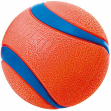 Carica l'immagine nel visualizzatore di Gallery, Palla in gomma resistente e durevole per giochi cane Taglia M Chuckit Ultra Ball